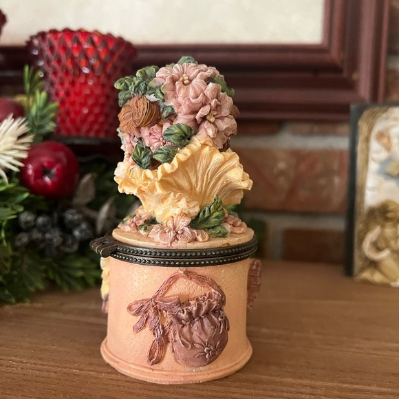 Rare Vintage Victorian Lady Head Trinket Box - Picture 8 of 11